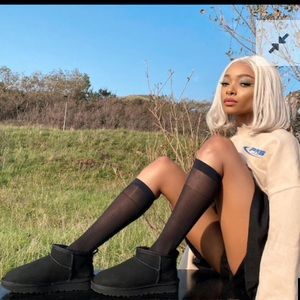 NIB UGG ULTRA MINI black US9 EU 40